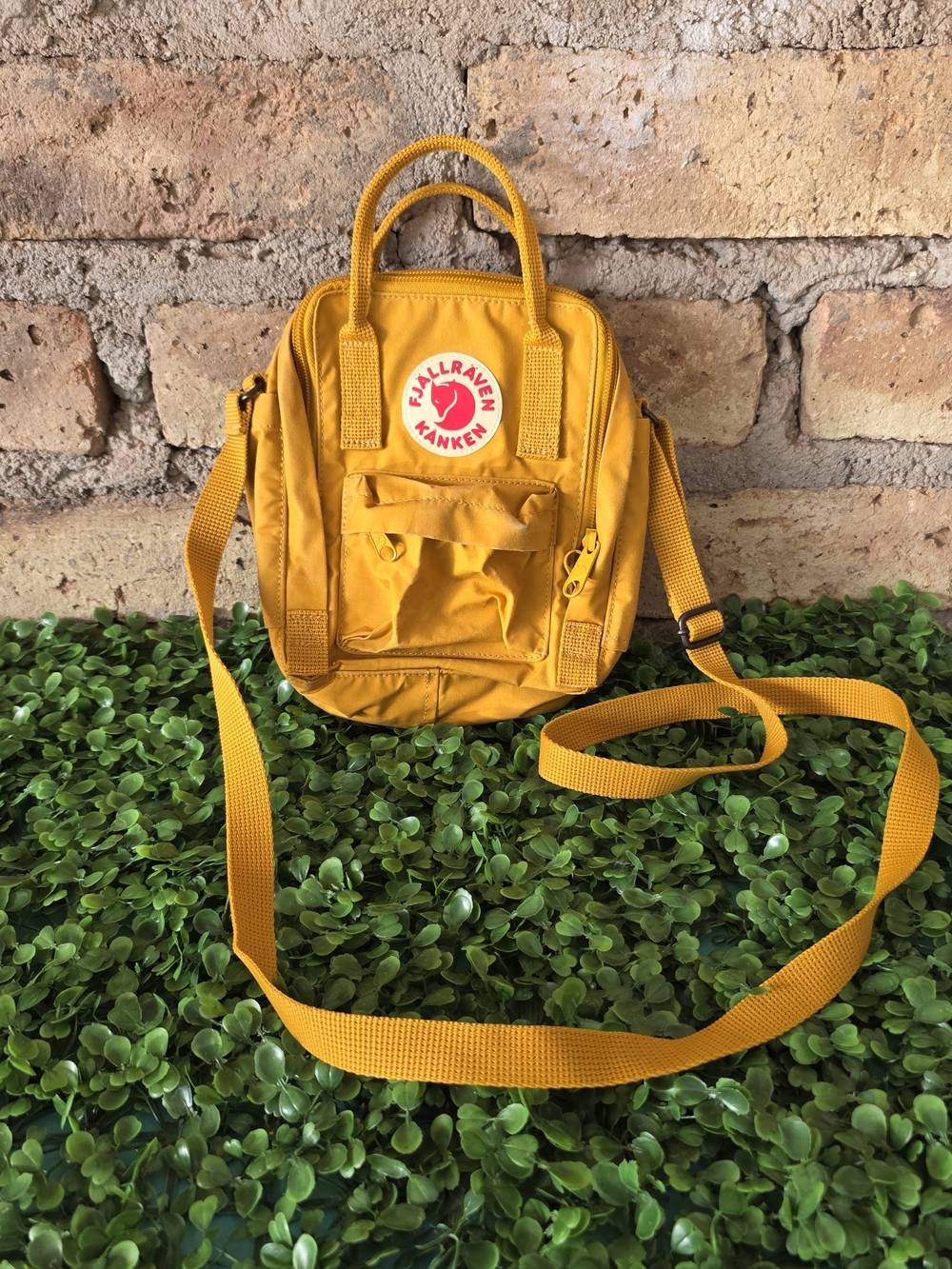 Fjällräven Kånken Sling Crossbody Bag in Ochre Yellow